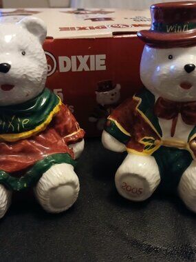 Winn-Dixie 2005 Christmas Bears Salt & Pepper Shaker Set Holiday